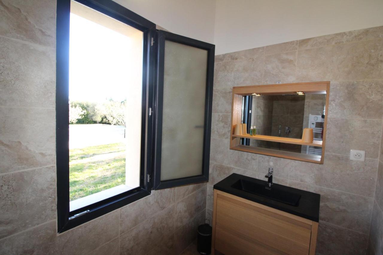 Appartement Calme Et Lumineux Paradou Exteriör bild